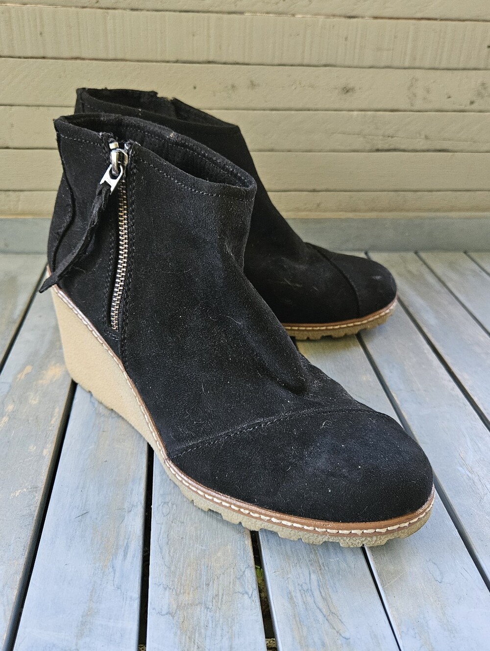 TOMS Avery Wedge Booty Black Women's Size  8.5